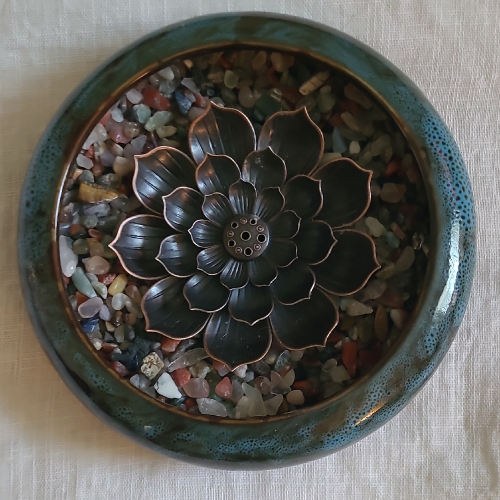 Elegant Floral Metal Art with Multicolor Stones